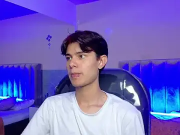 Stripchat Live Sex Cam of Derek_Sinn
