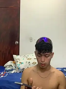 Stripchat Live Sex Cam of CAT_LOVE1