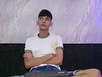 Stripchat Live Sex of KITTY_BOSH