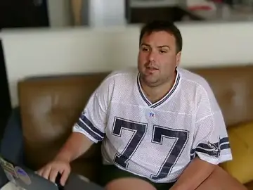 Stripchat Live Sex of ChubbyGayBigFeet