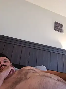 Stripchat Live Sex Cam of Roddog18