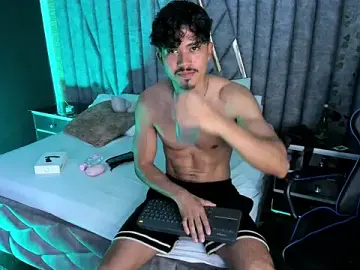 Stripchat Free Porn Cam of NicolaiKarav