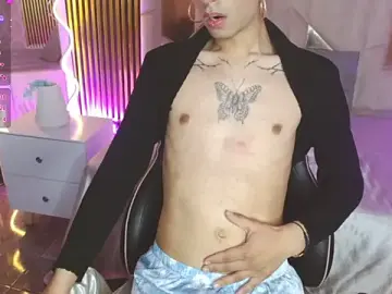 Stripchat Sex Cam of CYRUS_TAY