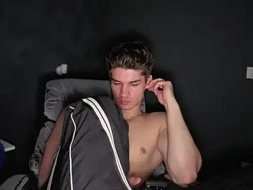 Stripchat Live Sex Cam of MaxKaiden