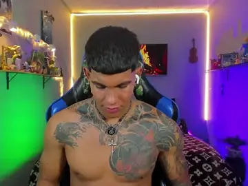 Stripchat Live Sex Cam of Damian_latinxxx