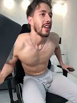 Stripchat Free Porn Cam of evans_campbell1