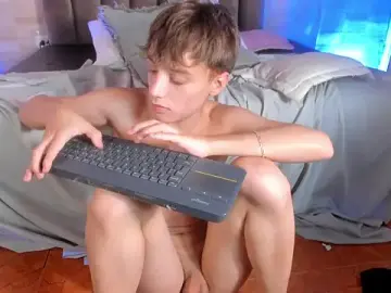 Stripchat Free Live Porn of Isaac_Grey