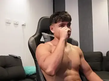 Stripchat Live Sex Cam of Bray_Kevin