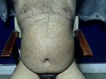 Stripchat Live Sex Cam of hairysubcub_70