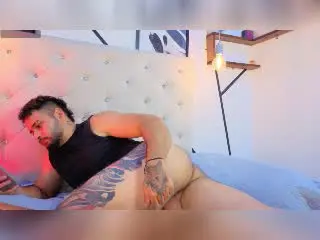 Xlovecam Sex Cam of AryanBrown