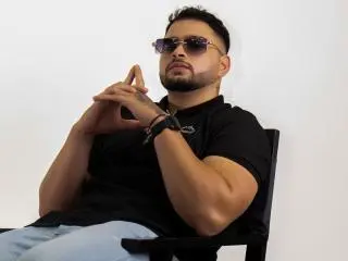 Xlovecam Free Live Porn of AryanBrown