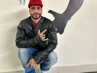 Xlovecam Live Sex of LancelotBenwick