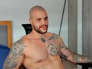 Xlovecam Live Sex of MedellynDark