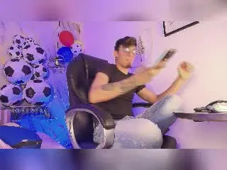 Xlovecam Free Porn Cam of Aeron69